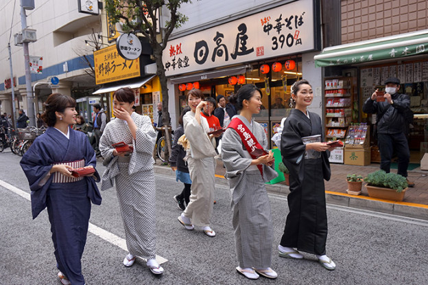 三茶商店街そぞろ練り歩き