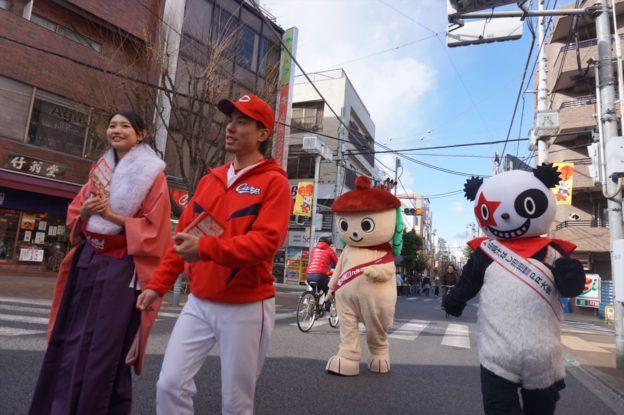 三軒茶屋そぞろ歩き　マネケン、小畠有紀子、新木緑、汁なし坦坦、三茶わん