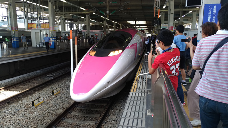 もう乗った？大人気ハローキティ新幹線を広島駅で見てきました！