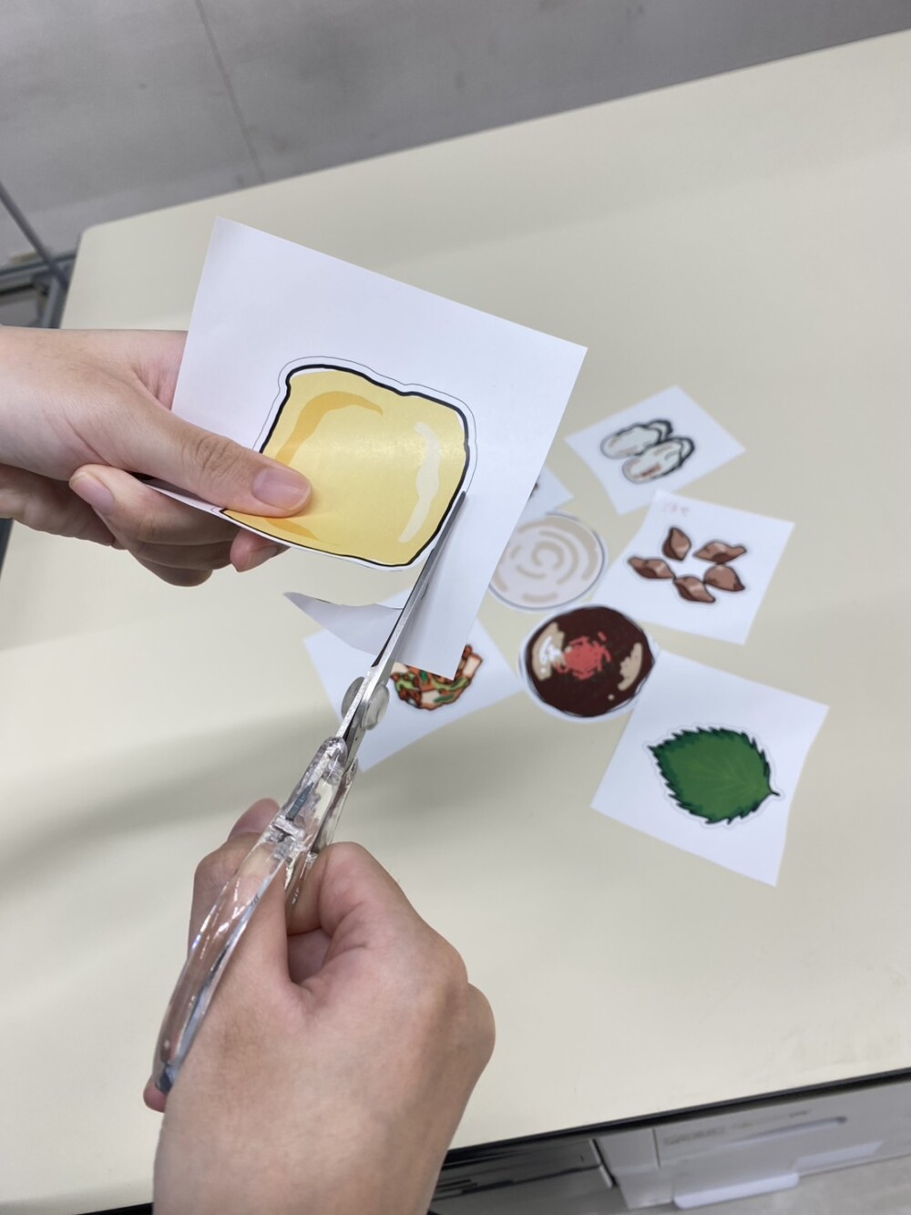 ちょっとコレ切ってくれる? ちょっとコレ切ってくれる?